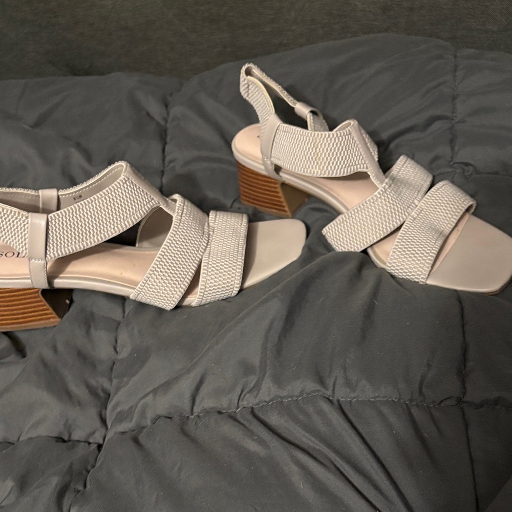 Elegant Cream Sandals WITH 1 inch heel,  sz. 8.5 SUPER CUTE & FLIRTY